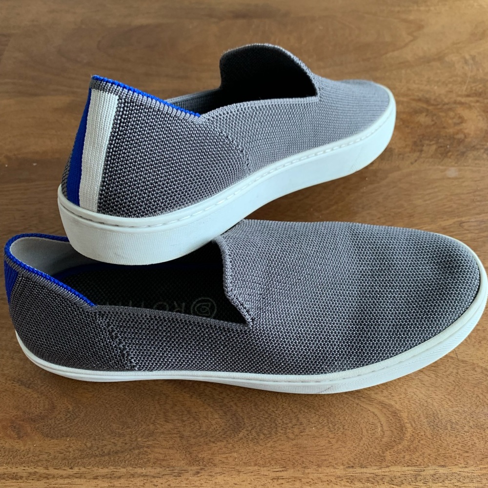 7.5 women’s Rothy’s slip on sneaker. Still in great condition.